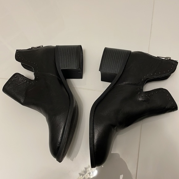 Steve Madden Digits Studded Leather Block Heel Ankle Boots - Picture 4 of 9